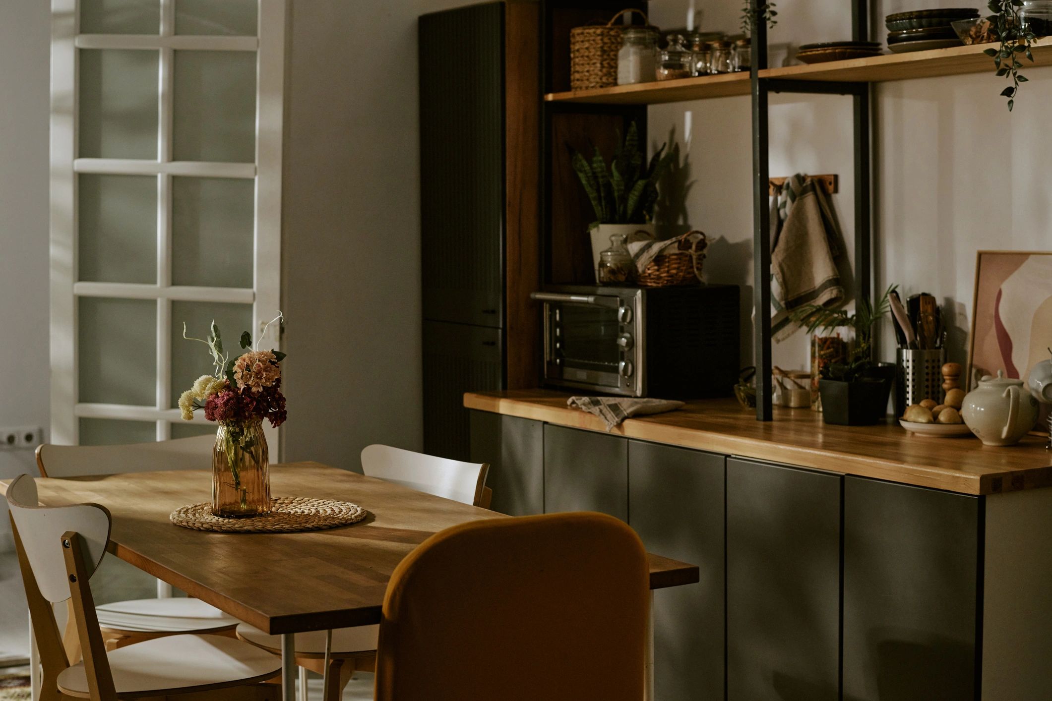 Modern kitchen dining area